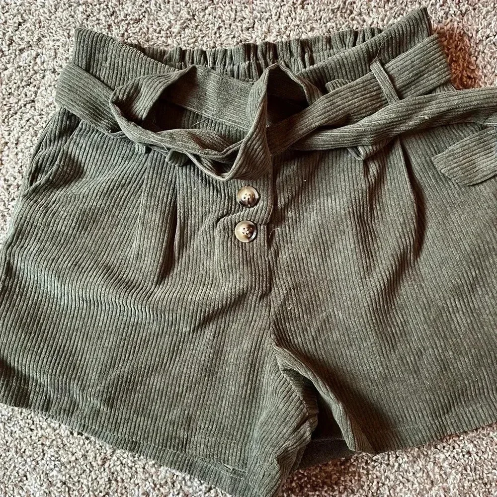 Paper bag shorts with sash green new corduroy